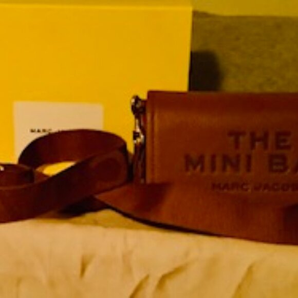 MARC JACOB COGNAC CROSSBODY - Picture 2 of 3